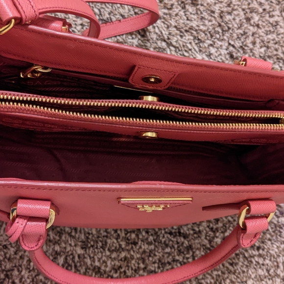 Prada Saffiano handbag - Picture 5 of 9